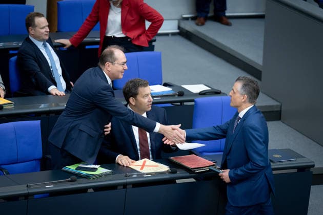 Bundestag, Klingbeil, Dobrindt, Frei Reichstagsgebäude, Bundestag, Sitzungswoche, Lars Klingbeil, Vizekanzler, Bundesminister der Finanzen, Alexander Dobrindt, Bundesminister des Innern, Thorsten Frei, Bundesminister Berlin Berlin GER *** Bundestag, Klingbeil, Dobrindt, Frei Reichstag building, Bundestag, session week, Lars Klingbeil, Vice-Chancellor, Federal Minister of Finance, Alexander Dobrindt, Federal Minister of the Interior, Thorsten Frei, Federal Minister Berlin Berlin GER