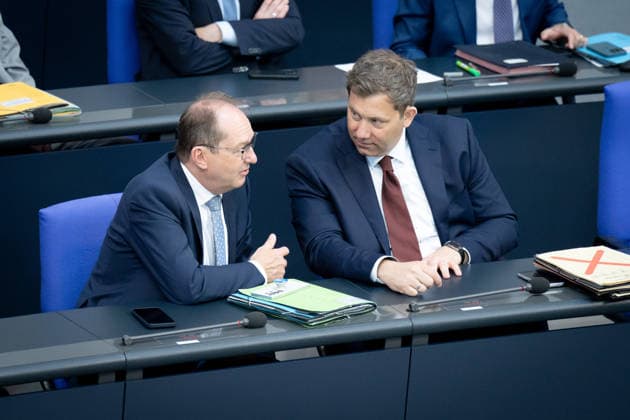 Bundestag, Lars Klingbeil, Vizekanzler, Bundesminister der Finanzen, Alexander Dobrindt, Bundesminister des Innern Reichstagsgebäude, Bundestag, Sitzungswoche, Lars Klingbeil, Vizekanzler, Bundesminister der Finanzen, Alexander Dobrindt, Bundesminister des Innern Berlin Berlin GER *** Bundestag, Lars Klingbeil, Vice-Chancellor, Federal Minister of Finance, Alexander Dobrindt, Federal Minister of the Interior Reichstag building, Bundestag, session week, Lars Klingbeil, Vice-Chancellor, Federal Minister of Finance, Alexander Dobrindt, Federal Minister of the Interior Berlin Berlin GER
