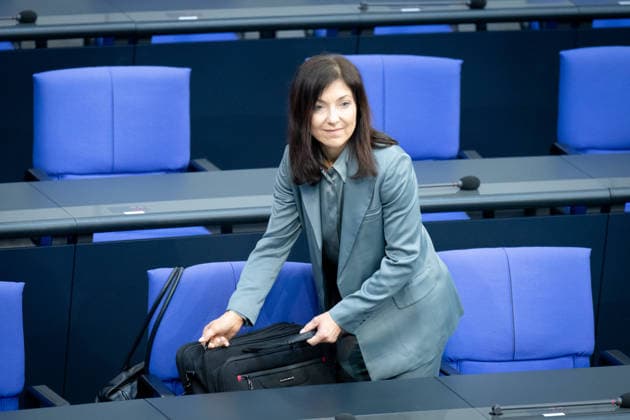 Bundestag, Reichstagsgebäude, Bundestag, Sitzungswoche, Katherina Reiche, Bundesministerin für Wirtschaft und Energie Berlin Berlin GER *** Bundestag, Reichstag building, Bundestag, session week, Katherina Reiche, Federal Minister for Economic Affairs and Energy Berlin Berlin GER