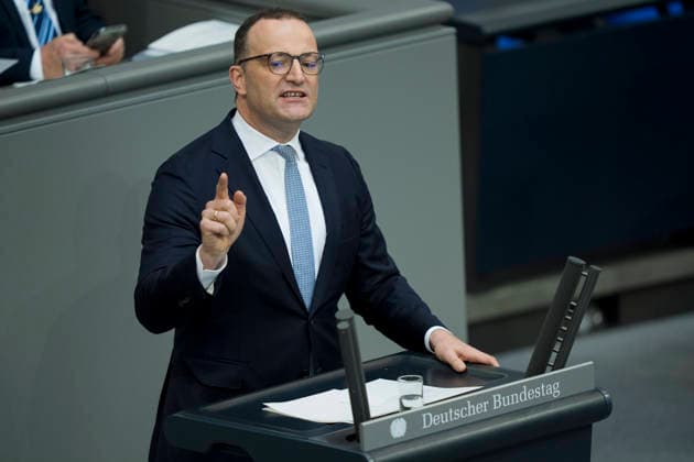 Berlin, Deutschland, 11.06.2026: Abgeordnete während der 83. Sitzung des Deutschen Bundestages im Plenarsaal des Reichstagsgebäudes. Foto: Jens Spahn (CDU) *** Berlin, Germany, 11 06 2026 Members during the 83rd session of the German Bundestag in the plenary chamber of the Reichstag building Photo Jens Spahn CDU Copyright: HMBxMedia xMarcoxBader