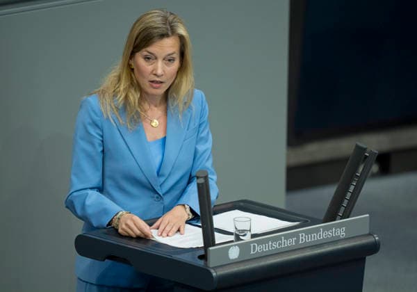 Berlin, Deutschland, 11.06.2026: Abgeordnete während der 83. Sitzung des Deutschen Bundestages im Plenarsaal des Reichstagsgebäudes. Foto: Simtje Möller (SPD) *** Berlin, Germany, 11 06 2026 Members of Parliament during the 83rd session of the German Bundestag in the plenary chamber of the Reichstag building Photo Simtje Möller SPD Copyright: HMBxMedia xMarcoxBader