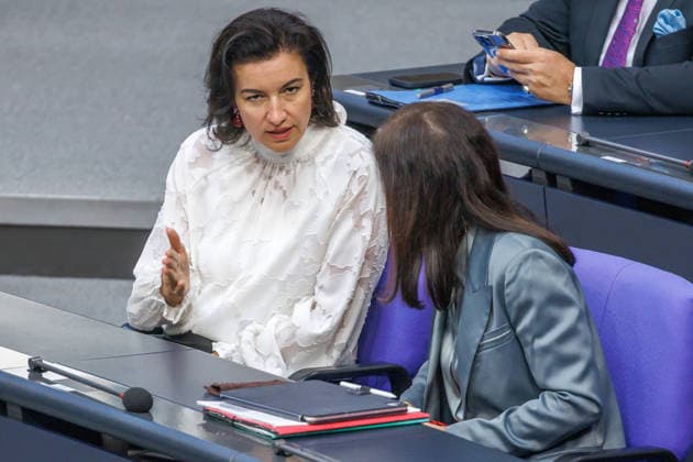 Bundestag Dorothee Baer (CSU), Bundesministerin fuer Forschung, Technologie und Raumfahrt, und Katherina Reiche (CDU), Bundesministerin fuer Wirtschaft und Energie, im Deutschen Bundestag am 11.06.26 in Berlin. Berlin Berlin Deutschland Bundestag *** Dorothee Baer CSU , Federal Minister for Research, Technology and Space, and Katherina Reiche CDU , Federal Minister for Economic Affairs and Energy, in the German Bundestag on 11 06 26 in Berlin Berlin Berlin Germany Bundestag