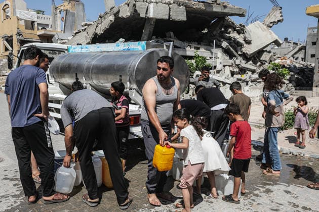 Displaced Palestinians queue for water in central Gaza Displaced Palestinians gather to collect drinking water and water for daily use from a mobile distribution truck in the Bureij refugee camp in the central Gaza Strip on June 11, 2026. Palestinians in Gaza face a severe shortage of drinking and household water as wells and water facilities remain disrupted due to shortages of fuel and spare parts, forcing residents to wait for hours and travel long distances to obtain limited supplies amid rising temperatures and increased demand during the summer season. Photo by Moiz Salhi apaimages Nusairat Gaza Strip Palestinian Territory 110626_Bureij_MS_00(14) Copyright: xapaimagesxMoizxSalhixx xapaimagesx