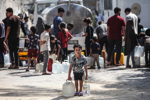 Displaced Palestinians queue for water in central Gaza Displaced Palestinians gather to collect drinking water and water for daily use from a mobile distribution truck in the Bureij refugee camp in the central Gaza Strip on June 11, 2026. Palestinians in Gaza face a severe shortage of drinking and household water as wells and water facilities remain disrupted due to shortages of fuel and spare parts, forcing residents to wait for hours and travel long distances to obtain limited supplies amid rising temperatures and increased demand during the summer season. Photo by Moiz Salhi apaimages Nusairat Gaza Strip Palestinian Territory 110626_Bureij_MS_00(16) Copyright: xapaimagesxMoizxSalhixx xapaimagesx