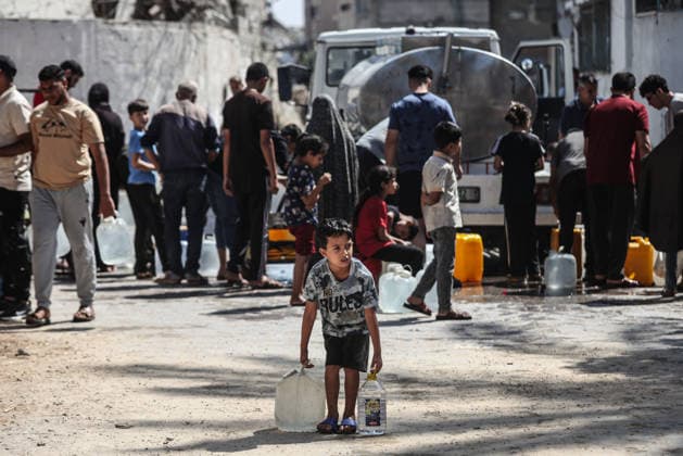 Displaced Palestinians queue for water in central Gaza Displaced Palestinians gather to collect drinking water and water for daily use from a mobile distribution truck in the Bureij refugee camp in the central Gaza Strip on June 11, 2026. Palestinians in Gaza face a severe shortage of drinking and household water as wells and water facilities remain disrupted due to shortages of fuel and spare parts, forcing residents to wait for hours and travel long distances to obtain limited supplies amid rising temperatures and increased demand during the summer season. Photo by Moiz Salhi apaimages Nusairat Gaza Strip Palestinian Territory 110626_Bureij_MS_00(17) Copyright: xapaimagesxMoizxSalhixx xapaimagesx