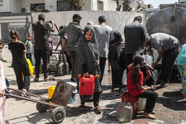 Displaced Palestinians queue for water in central Gaza Displaced Palestinians gather to collect drinking water and water for daily use from a mobile distribution truck in the Bureij refugee camp in the central Gaza Strip on June 11, 2026. Palestinians in Gaza face a severe shortage of drinking and household water as wells and water facilities remain disrupted due to shortages of fuel and spare parts, forcing residents to wait for hours and travel long distances to obtain limited supplies amid rising temperatures and increased demand during the summer season. Photo by Moiz Salhi apaimages Nusairat Gaza Strip Palestinian Territory 110626_Bureij_MS_00(12) Copyright: xapaimagesxMoizxSalhixx xapaimagesx