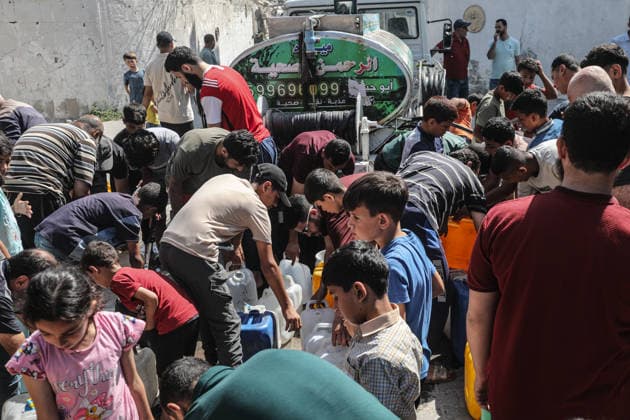 Displaced Palestinians queue for water in central Gaza Displaced Palestinians gather to collect drinking water and water for daily use from a mobile distribution truck in the Bureij refugee camp in the central Gaza Strip on June 11, 2026. Palestinians in Gaza face a severe shortage of drinking and household water as wells and water facilities remain disrupted due to shortages of fuel and spare parts, forcing residents to wait for hours and travel long distances to obtain limited supplies amid rising temperatures and increased demand during the summer season. Photo by Moiz Salhi apaimages Nusairat Gaza Strip Palestinian Territory 110626_Bureij_MS_00(4) Copyright: xapaimagesxMoizxSalhixx xapaimagesx