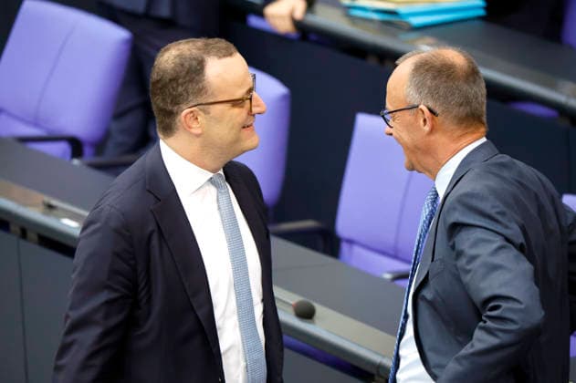Jens Spahn und Friedrich Merz in der 83. Sitzung des 21. Deutschen Bundestages im Reichstagsgebäude. Berlin, 11.06.2026 *** Jens Spahn and Friedrich Merz at the 83rd session of the 21 German Bundestag in the Reichstag building Berlin, 11 06 2026 Foto:xR.xSchmiegeltx xFuturexImagex bundestagssitzung83_6608