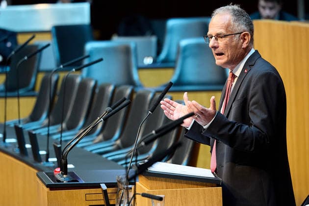 - Wien 11.06.2026 - Debatte Budget Österreichisches Parlament - Der Nationalrat trat heute im Hohen Haus zu einer regluären Nationalratssitzung zusammen. Haupthema war die gestrige Budgetrede des Finanzministers und die Debatte darüber. PHOTO: Finanzminister Markus Marterbauer (SPÖ) auf der Regierungsbank.. Vienna (AUSTRIA) - Austrian Parliament National Council session - The National Council met today in Parliament for a regular National Council session. The topic of the plenary session was the Budget Speech by the Austrian Minister of Finance. Budget, Finanzen, Staatsfinanzen, Geld, Steuern, Ausgaben, Einnahmen, Regierung, echtes Dopelbudet 2027 28 , 2028, Schulden, Nationalratssitzung, Nationalrat SItzung Debatte zu Budgetprä 