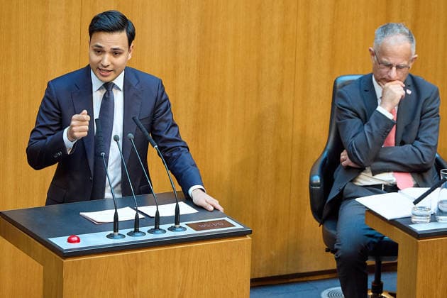 - Wien 11.06.2026 - Debatte Budget Österreichisches Parlament - Der Nationalrat trat heute im Hohen Haus zu einer regluären Nationalratssitzung zusammen. Haupthema war die gestrige Budgetrede des Finanzministers und die Debatte darüber. PHOTO: Finanzminister Markus Marterbauer (SPÖ) auf der Regierungsbank, links, am Rednerpult Klubmann NEOS Yannick Shetty Vienna (AUSTRIA) - Austrian Parliament National Council session - The National Council met today in Parliament for a regular National Council session. The topic of the plenary session was the Budget Speech by the Austrian Minister of Finance. Budget, Finanzen, Staatsfinanzen, Geld, Steuern, Ausgaben, Einnahmen, Regierung, echtes Dopelbudet 2027 28 , 2028, Schulden, Nationalrats 