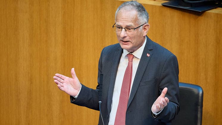 - Wien 11.06.2026 - Debatte Budget Österreichisches Parlament - Der Nationalrat trat heute im Hohen Haus zu einer regluären Nationalratssitzung zusammen. Haupthema war die gestrige Budgetrede des Finanzministers und die Debatte darüber. PHOTO: Finanzminister Markus Marterbauer (SPÖ) auf der Regierungsbank. Vienna (AUSTRIA) - Austrian Parliament National Council session - The National Council met today in Parliament for a regular National Council session. The topic of the plenary session was the Budget Speech by the Austrian Minister of Finance. Budget, Finanzen, Staatsfinanzen, Geld, Steuern, Ausgaben, Einnahmen, Regierung, echtes Dopelbudet 2027 28 , 2028, Schulden, Nationalratssitzung, Nationalrat SItzung Debatte zu Budgetpräs 