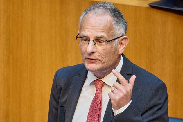 - Wien 11.06.2026 - Debatte Budget Österreichisches Parlament - Der Nationalrat trat heute im Hohen Haus zu einer regluären Nationalratssitzung zusammen. Haupthema war die gestrige Budgetrede des Finanzministers und die Debatte darüber. PHOTO: Finanzminister Markus Marterbauer (SPÖ) auf der Regierungsbank.. Vienna (AUSTRIA) - Austrian Parliament National Council session - The National Council met today in Parliament for a regular National Council session. The topic of the plenary session was the Budget Speech by the Austrian Minister of Finance. Budget, Finanzen, Staatsfinanzen, Geld, Steuern, Ausgaben, Einnahmen, Regierung, echtes Dopelbudet 2027 28 , 2028, Schulden, Nationalratssitzung, Nationalrat SItzung Debatte zu Budgetprä 