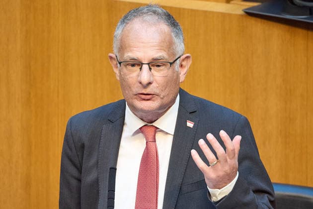 - Wien 11.06.2026 - Debatte Budget Österreichisches Parlament - Der Nationalrat trat heute im Hohen Haus zu einer regluären Nationalratssitzung zusammen. Haupthema war die gestrige Budgetrede des Finanzministers und die Debatte darüber. PHOTO: Finanzminister Markus Marterbauer (SPÖ) auf der Regierungsbank.. Vienna (AUSTRIA) - Austrian Parliament National Council session - The National Council met today in Parliament for a regular National Council session. The topic of the plenary session was the Budget Speech by the Austrian Minister of Finance. Budget, Finanzen, Staatsfinanzen, Geld, Steuern, Ausgaben, Einnahmen, Regierung, echtes Dopelbudet 2027 28 , 2028, Schulden, Nationalratssitzung, Nationalrat SItzung Debatte zu Budgetprä 