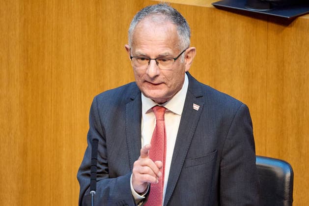 - Wien 11.06.2026 - Debatte Budget Österreichisches Parlament - Der Nationalrat trat heute im Hohen Haus zu einer regluären Nationalratssitzung zusammen. Haupthema war die gestrige Budgetrede des Finanzministers und die Debatte darüber. PHOTO: Finanzminister Markus Marterbauer (SPÖ) auf der Regierungsbank.. Vienna (AUSTRIA) - Austrian Parliament National Council session - The National Council met today in Parliament for a regular National Council session. The topic of the plenary session was the Budget Speech by the Austrian Minister of Finance. Budget, Finanzen, Staatsfinanzen, Geld, Steuern, Ausgaben, Einnahmen, Regierung, echtes Dopelbudet 2027 28 , 2028, Schulden, Nationalratssitzung, Nationalrat SItzung Debatte zu Budgetprä 