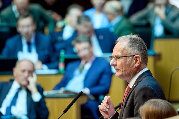 - Wien 11.06.2026 - Debatte Budget Österreichisches Parlament - Der Nationalrat trat heute im Hohen Haus zu einer regluären Nationalratssitzung zusammen. Haupthema war die gestrige Budgetrede des Finanzministers und die Debatte darüber. PHOTO: Finanzminister Markus Marterbauer (SPÖ) auf der Regierungsbank.. Vienna (AUSTRIA) - Austrian Parliament National Council session - The National Council met today in Parliament for a regular National Council session. The topic of the plenary session was the Budget Speech by the Austrian Minister of Finance. Budget, Finanzen, Staatsfinanzen, Geld, Steuern, Ausgaben, Einnahmen, Regierung, echtes Dopelbudet 2027 28 , 2028, Schulden, Nationalratssitzung, Nationalrat SItzung Debatte zu Budgetprä 