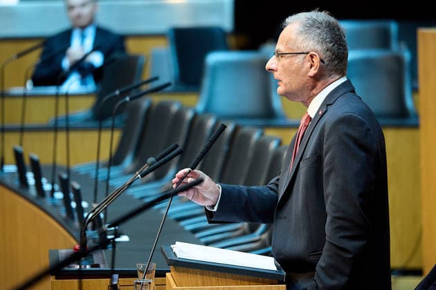 - Wien 11.06.2026 - Debatte Budget Österreichisches Parlament - Der Nationalrat trat heute im Hohen Haus zu einer regluären Nationalratssitzung zusammen. Haupthema war die gestrige Budgetrede des Finanzministers und die Debatte darüber. PHOTO: Finanzminister Markus Marterbauer (SPÖ) auf der Regierungsbank.. Vienna (AUSTRIA) - Austrian Parliament National Council session - The National Council met today in Parliament for a regular National Council session. The topic of the plenary session was the Budget Speech by the Austrian Minister of Finance. Budget, Finanzen, Staatsfinanzen, Geld, Steuern, Ausgaben, Einnahmen, Regierung, echtes Dopelbudet 2027 28 , 2028, Schulden, Nationalratssitzung, Nationalrat SItzung Debatte zu Budgetprä 