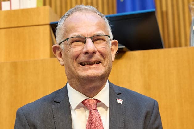 - Wien 11.06.2026 - Debatte Budget Österreichisches Parlament - Der Nationalrat trat heute im Hohen Haus zu einer regluären Nationalratssitzung zusammen. Haupthema war die gestrige Budgetrede des Finanzministers und die Debatte darüber. PHOTO: Finanzminister Markus Marterbauer (SPÖ) auf der Regierungsbank. Vienna (AUSTRIA) - Austrian Parliament National Council session - The National Council met today in Parliament for a regular National Council session. The topic of the plenary session was the Budget Speech by the Austrian Minister of Finance. Budget, Finanzen, Staatsfinanzen, Geld, Steuern, Ausgaben, Einnahmen, Regierung, echtes Dopelbudet 2027 28 , 2028, Schulden, Nationalratssitzung, Nationalrat SItzung Debatte zu Budgetprä 