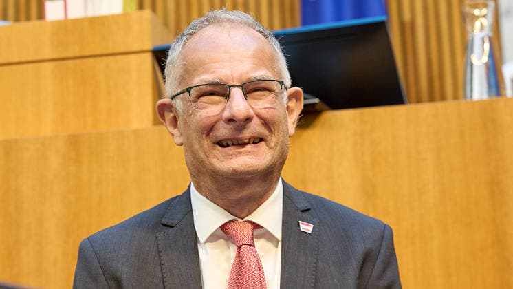 - Wien 11.06.2026 - Debatte Budget Österreichisches Parlament - Der Nationalrat trat heute im Hohen Haus zu einer regluären Nationalratssitzung zusammen. Haupthema war die gestrige Budgetrede des Finanzministers und die Debatte darüber. PHOTO: Finanzminister Markus Marterbauer (SPÖ) auf der Regierungsbank. Vienna (AUSTRIA) - Austrian Parliament National Council session - The National Council met today in Parliament for a regular National Council session. The topic of the plenary session was the Budget Speech by the Austrian Minister of Finance. Budget, Finanzen, Staatsfinanzen, Geld, Steuern, Ausgaben, Einnahmen, Regierung, echtes Dopelbudet 2027 28 , 2028, Schulden, Nationalratssitzung, Nationalrat SItzung Debatte zu Budgetprä 
