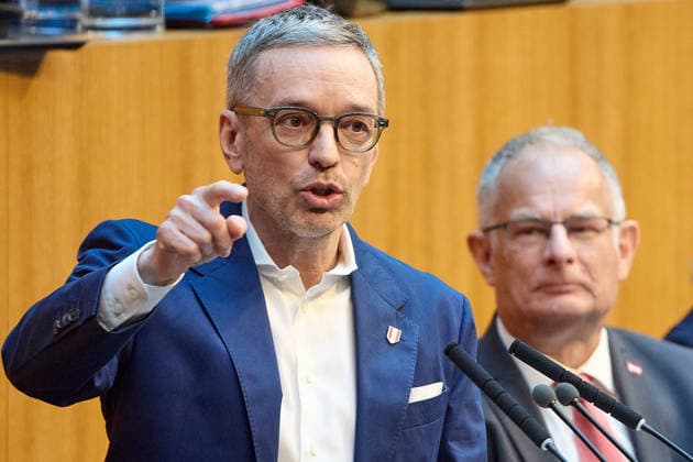 - Wien 11.06.2026 - Debatte Budget Österreichisches Parlament - Der Nationalrat trat heute im Hohen Haus zu einer regluären Nationalratssitzung zusammen. Haupthema war die gestrige Budgetrede des Finanzministers und die Debatte darüber. PHOTO: Finanzminister Markus Marterbauer (SPÖ) auf der Regierungsbank. FPÖ-Bundesparteiobmann Herbert Kickl (L) am Rednerpult. Vienna (AUSTRIA) - Austrian Parliament National Council session - The National Council met today in Parliament for a regular National Council session. The topic of the plenary session was the Budget Speech by the Austrian Minister of Finance. Budget, Finanzen, Staatsfinanzen, Geld, Steuern, Ausgaben, Einnahmen, Regierung, echtes Dopelbudet 2027 28 , 2028, Schulden, Nationa 