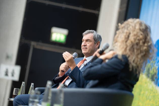Markus Söder, Ministerpräsident Bayern, im Gespräch mit Melody Sucharewicz, Beraterin für politische Kommunikation und Strategie (von links);TALK 60 Gesprächsreihe 60 Jahre Deutsch-Israelische Beziehungen der Konrad-Adenauer-Stiftung, Berlin Berlin Deutschland Bayerische Vertretung in Berlin *** Markus Söder, Minister President of Bavaria, in conversation with Melody Sucharewicz, consultant for political communication and strategy from the left TALK 60 series of talks on 60 years of German-Israeli relations organized by the Konrad Adenauer Foundation, Berlin Berlin Germany Bavarian Representation in Berlin