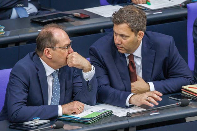 Bundestag Alexander Dobrindt (CSU), Bundesinnenminister und Lars Klingbeil (SPD), Bundesfinanzminister im Deutschen Bundestag am 11.06.26 in Berlin. Berlin Berlin Deutschland Bundestag *** Bundestag Alexander Dobrindt CSU , Federal Minister of the Interior and Lars Klingbeil SPD , Federal Minister of Finance in the German Bundestag on 11 06 26 in Berlin Berlin Germany Bundestag