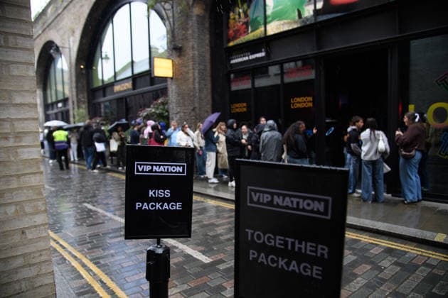 Harry Styles Popup Shop Launch at Borough Yards, London, UK - 11 June 2026 Fans queue up and pose for photos at the launch of Harry Styles Popup shop in Borough Yards, London, England, UK on Thursday 11 June 2026 ahead of the singer s first show at Wembley Stadium on Friday 12th June and will run throughout his 12 date residency at Wembley Stadium as part of his Together, Together World Tour., Credit:Justin Ng Avalon UK, England, London, Borough Yards  Copyright: xJustinxNgx xAvalonx 1109467989