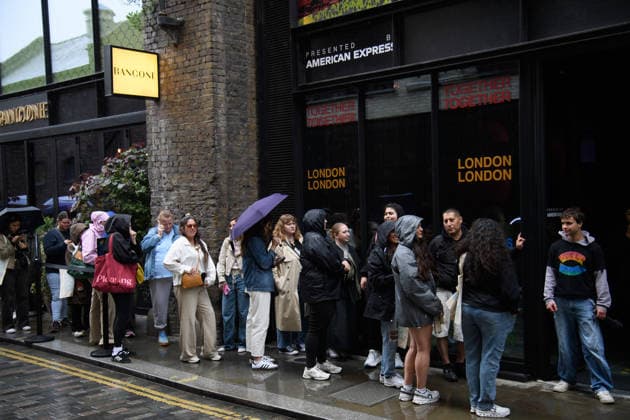 Harry Styles Popup Shop Launch at Borough Yards, London, UK - 11 June 2026 Fans queue up and pose for photos at the launch of Harry Styles Popup shop in Borough Yards, London, England, UK on Thursday 11 June 2026 ahead of the singer s first show at Wembley Stadium on Friday 12th June and will run throughout his 12 date residency at Wembley Stadium as part of his Together, Together World Tour., Credit:Justin Ng Avalon UK, England, London, Borough Yards  Copyright: xJustinxNgx xAvalonx 1109467992