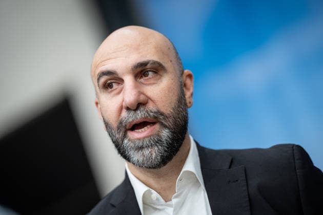 Ahmad Mansour, Psychologe, Autor und Islam-Experte, als Gast auf der Veranstaltung;TALK 60 Gesprächsreihe 60 Jahre Deutsch-Israelische Beziehungen der Konrad-Adenauer-Stiftung, Berlin Berlin Deutschland Bayerische Vertretung in Berlin *** Ahmad Mansour, psychologist, author and Islam expert, as a guest at the TALK 60 series of talks on 60 years of German-Israeli relations organized by the Konrad Adenauer Foundation, Berlin Berlin Germany Bavarian Representation in Berlin