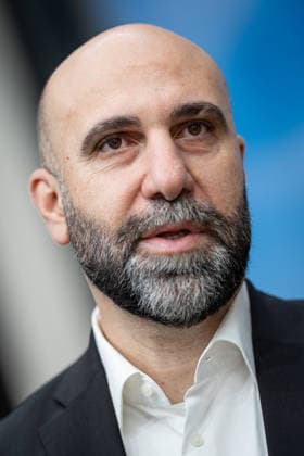 Ahmad Mansour, Psychologe, Autor und Islam-Experte, als Gast auf der Veranstaltung;TALK 60 Gesprächsreihe 60 Jahre Deutsch-Israelische Beziehungen der Konrad-Adenauer-Stiftung, Berlin Berlin Deutschland Bayerische Vertretung in Berlin *** Ahmad Mansour, psychologist, author and Islam expert, as a guest at the TALK 60 series of talks on 60 years of German-Israeli relations organized by the Konrad Adenauer Foundation, Berlin Berlin Germany Bavarian Representation in Berlin