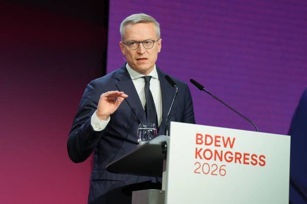 BDEW Kongress 2026 mit Bundesminister Wildberger Karsten Wildberger im Portrait bei seiner Rede beim BDEW (Bundesverband der Energie und Wasserwirtschaft in der STATION , Berlin, 11.06.2026 Berlin Berlin Deutschland *** BDEW Congress 2026 with Federal Minister Wildberger Karsten Wildberger in portrait during his speech at the BDEW Federal Association of the Energy and Water Industries at STATION , Berlin, 11 06 2026 Berlin Berlin Germany