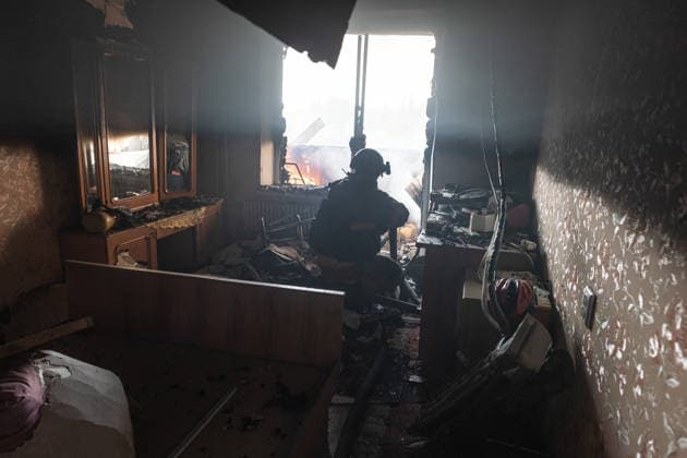 Firefighters respond after drone strike hits residential building in Druzhkivka DRUZHKIVKA, UKRAINE - JUNE 11: Ukrainian firefighters extinguish a fire, while under constant threat from drones, following a Russian drone strike on a residential building in Druzhkivka, Ukraine, on June 11, 2026. Diego Herrera Carcedo Anadolu Druzhkivka Ukraine. Editorial use only. Please get in touch for any other usage.  Copyright: x2026xAnadoluxDiegoxHerreraxCarcedox
