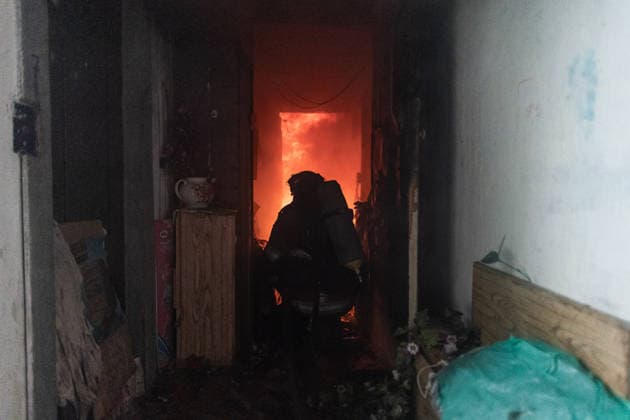 Firefighters respond after drone strike hits residential building in Druzhkivka DRUZHKIVKA, UKRAINE - JUNE 11: Ukrainian firefighters extinguish a fire, while under constant threat from drones, following a Russian drone strike on a residential building in Druzhkivka, Ukraine, on June 11, 2026. Diego Herrera Carcedo Anadolu Druzhkivka Ukraine. Editorial use only. Please get in touch for any other usage.  Copyright: x2026xAnadoluxDiegoxHerreraxCarcedox