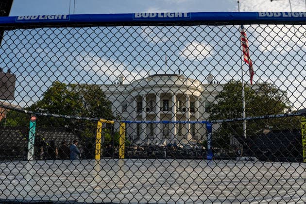 June 11, 2026, Washington, Dc, United States: Scenes from the Ulitmate Fighting Championship (UFC) arena on the South Lawn of the White House on June 11, 2026. The UFC will host the Freedom 250 fights on President TrumpÃ¢â‚¬â ¢s birthday on June 14, 2026. Washington United States - ZUMAl312 20260611_znp_l312_008 Copyright: xAndrewxLeydenx