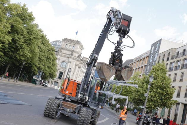 Deutschland, Berlin, Platz des 18. März am Brandenburger Tor, Krankenhausversorgung darf nicht kaputtgespart werden!Kundgebung der Berliner Krankenhäuser und von ver.di! *** Germany, Berlin, Platz des 18 März am Brandenburger Tor, Hospital care must not be cut back Rally of Berlin hospitals and ver di