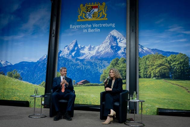 Talk 60 , Vertretung des Freistaates Bayern beim Bund Berlin, Talk 60 , Vertretung des Freistaates Bayern beim Bund, Melody Sucharewicz, Beraterin für politische Kommunikation und Strategie, Markus Söder, Ministerpräsident Bayern Berlin Berlin GER *** Talk 60 , Representation of the Free State of Bavaria to the Federal Government Berlin, Talk 60 , Representation of the Free State of Bavaria to the Federal Government, Melody Sucharewicz, Consultant for Political Communication and Strategy, Markus Söder, Minister President of Bavaria Berlin GER