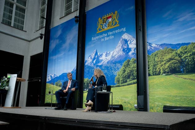 Talk 60 , Vertretung des Freistaates Bayern beim Bund Berlin, Talk 60 , Vertretung des Freistaates Bayern beim Bund, Melody Sucharewicz, Beraterin für politische Kommunikation und Strategie, Markus Söder, Ministerpräsident Bayern Berlin Berlin GER *** Talk 60 , Representation of the Free State of Bavaria to the Federal Government Berlin, Talk 60 , Representation of the Free State of Bavaria to the Federal Government, Melody Sucharewicz, Consultant for Political Communication and Strategy, Markus Söder, Minister President of Bavaria Berlin GER