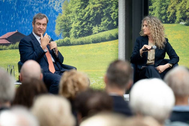 Talk 60 , Vertretung des Freistaates Bayern beim Bund Berlin, Talk 60 , Vertretung des Freistaates Bayern beim Bund, Melody Sucharewicz, Beraterin für politische Kommunikation und Strategie, Markus Söder, Ministerpräsident Bayern Berlin Berlin GER *** Talk 60 , Representation of the Free State of Bavaria to the Federal Government Berlin, Talk 60 , Representation of the Free State of Bavaria to the Federal Government, Melody Sucharewicz, Consultant for Political Communication and Strategy, Markus Söder, Minister President of Bavaria Berlin GER