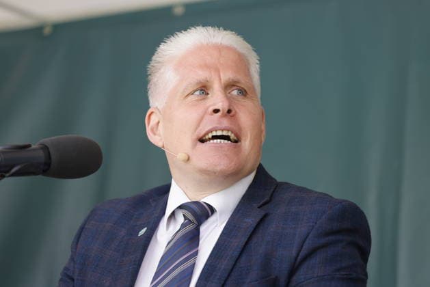 BKG Geschäftsführer Marc Schreiner, Deutschland, Berlin, Platz des 18. März am Brandenburger Tor, Krankenhausversorgung darf nicht kaputtgespart werden!Kundgebung der Berliner Krankenhäuser und von ver.di! *** BKG Managing Director Marc Schreiner, Germany, Berlin, Platz des 18 März am Brandenburger Tor, Hospital care must not be cut back Rally by Berlin hospitals and ver di