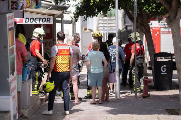 Two dead and 24 injured in a fire in Magaluf Mallorca Several firefighters working at the scene of the fire, on June 11, 2026, in Magaluf, Mallorca, Balearic Islands Spain Two people have died in a fire in a block of apartments in Magaluf and 24 have been injured, eight of them firefighters The fire has originated on the third floor of the building and a dozen people remain confined inside 11 JUNE 2026 Javier Ferná Magaluf, Mallorca, Balearic Islands Magaluf, Mallorca, Balearic Islands Spain  Copyright: xJavierxFernandezx 7588937