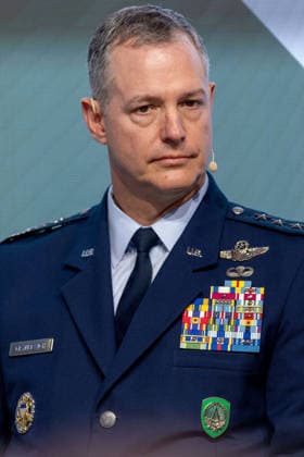 ILA, SACEUR-Gespräch der Atlantik-Brücke auf dem Messegelände Schönefeld, Berlin, 11.06.2026 Alexus G. Grynkewich, U.S. European Command and NATO Supreme Allied commander Europe (SACEUR) beim SACEUR-Gespräch der Atlantik-Brücke - Internationalen Luft- und Raumfahrtausstellung (ILA), Berlin ExpoCenter Airport, Schönefeld, 11.6.26 Schönefeld Berlin ExpoCenter Airport Brandenburg Deutschland *** ILA, Atlantic Bridge SACEUR Talk at the Schönefeld Exhibition Grounds, Berlin, 11 06 2026 Alexus G Grynkewich, U S European Command and NATO Supreme Allied commander Europe SACEUR at the Atlantic Bridge SACEUR Talk International Air and Space Exhibition ILA , Berlin ExpoCenter Airport, Schönefeld, 11 6 26 Schönefeld Berlin ExpoCenter Airport Br Copyright: xHolgerxMuchx