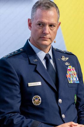 ILA, SACEUR-Gespräch der Atlantik-Brücke auf dem Messegelände Schönefeld, Berlin, 11.06.2026 Alexus G. Grynkewich, U.S. European Command and NATO Supreme Allied commander Europe (SACEUR) beim SACEUR-Gespräch der Atlantik-Brücke - Internationalen Luft- und Raumfahrtausstellung (ILA), Berlin ExpoCenter Airport, Schönefeld, 11.6.26 Schönefeld Berlin ExpoCenter Airport Brandenburg Deutschland *** ILA, Atlantic Bridge SACEUR Talk at the Schönefeld Exhibition Grounds, Berlin, 11 06 2026 Alexus G Grynkewich, U S European Command and NATO Supreme Allied commander Europe SACEUR at the Atlantic Bridge SACEUR Talk International Air and Space Exhibition ILA , Berlin ExpoCenter Airport, Schönefeld, 11 6 26 Schönefeld Berlin ExpoCenter Airport Br Copyright: xHolgerxMuchx