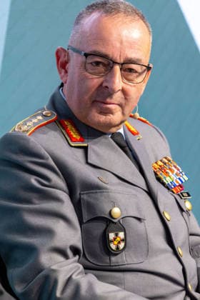 ILA, SACEUR-Gespräch der Atlantik-Brücke auf dem Messegelände Schönefeld, Berlin, 11.06.2026 General Carsten Breuer, Generalinspekteur der Bundeswehr bei Bundeswehr beim SACEUR-Gespräch der Atlantik-Brücke - Internationalen Luft- und Raumfahrtausstellung (ILA), Berlin ExpoCenter Airport, Schönefeld, 11.6.26 Schönefeld Berlin ExpoCenter Airport Brandenburg Deutschland *** ILA, SACEUR Talk of the Atlantic Bridge at the exhibition grounds Schönefeld, Berlin, 11 06 2026 General Carsten Breuer, Inspector General of the German Armed Forces at the SACEUR Talk of the Atlantic Bridge International Air and Space Exhibition ILA , Berlin ExpoCenter Airport, Schönefeld, 11 6 26 Schönefeld Berlin ExpoCenter Airport Brandenburg Germany Copyright: xHolgerxMuchx