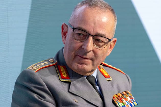 ILA, SACEUR-Gespräch der Atlantik-Brücke auf dem Messegelände Schönefeld, Berlin, 11.06.2026 General Carsten Breuer, Generalinspekteur der Bundeswehr bei Bundeswehr beim SACEUR-Gespräch der Atlantik-Brücke - Internationalen Luft- und Raumfahrtausstellung (ILA), Berlin ExpoCenter Airport, Schönefeld, 11.6.26 Schönefeld Berlin ExpoCenter Airport Brandenburg Deutschland *** ILA, SACEUR Talk of the Atlantic Bridge at the exhibition grounds Schönefeld, Berlin, 11 06 2026 General Carsten Breuer, Inspector General of the German Armed Forces at the SACEUR Talk of the Atlantic Bridge International Air and Space Exhibition ILA , Berlin ExpoCenter Airport, Schönefeld, 11 6 26 Schönefeld Berlin ExpoCenter Airport Brandenburg Germany Copyright: xHolgerxMuchx