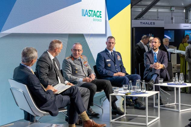 ILA, SACEUR-Gespräch der Atlantik-Brücke auf dem Messegelände Schönefeld, Berlin, 11.06.2026 Robert Wall, Executive Editor Defense & Space bei Aviation Week, General Carsten Breuer, Generalinspekteur der Bundeswehr bei Bundeswehr, Alexus G. Grynkewich, U.S. European Command and NATO Supreme Allied commander Europe (SACEUR), Orlando Sanchez Jr., Präsident bei Lockheed Martin Aeronautics, Dr. Michael Schoellhorn, Präsident beim Bundesverband der Deutschen Luft- und Raumfahrtindustrie e.V. (BDLI) beim SACEUR-Gespräch der Atlantik-Brücke - Internationalen Luft- und Raumfahrtausstellung (ILA), Berlin ExpoCenter Airport, Schönefeld, 11.6.26 Schönefeld Berlin ExpoCenter Airport Brandenburg Deutschland *** ILA, SACEUR Talk of the Atlantic Copyright: xHolgerxMuchx