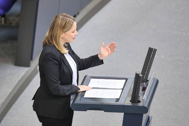 Berlin, Deutschland, 11.06.2026: Deutscher Bundestag: 83. Bundestagssitzung: Bundesministerin für Wohnen, Stadtentwicklung und Bauwesen Verena Hubertz (SPD) *** Berlin, Germany, 11 06 2026 German Bundestag 83 Bundestag session Federal Minister of Housing, Urban Development and Building Verena Hubertz SPD Copyright: xdtsxNachrichtenagenturx dts_122502