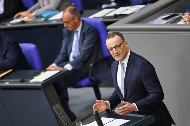 Berlin, Deutschland, 11.06.2026: Deutscher Bundestag: 83. Bundestagssitzung: Bundeskanzler Friedrich Merz (CDU) und Jens Spahn (CDU) *** Berlin, Germany, 11 06 2026 German Bundestag 83 Bundestag session Federal Chancellor Friedrich Merz CDU and Jens Spahn CDU Copyright: xdtsxNachrichtenagenturx dts_122573