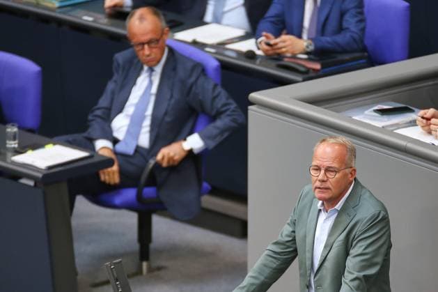 Berlin, Deutschland, 11.06.2026: Deutscher Bundestag: 83. Bundestagssitzung: Bundeskanzler Friedrich Merz (CDU), Matthias Miersch (SPD) *** Berlin, Germany, 11 06 2026 German Bundestag 83 Bundestag session Federal Chancellor Friedrich Merz CDU , Matthias Miersch SPD Copyright: xdtsxNachrichtenagenturx dts_122585