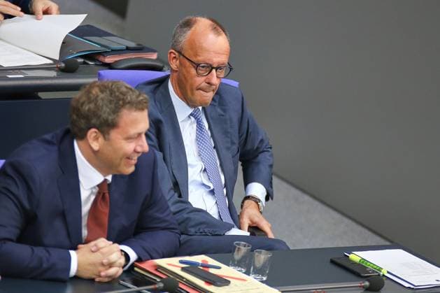 Berlin, Deutschland, 11.06.2026: Deutscher Bundestag: 83. Bundestagssitzung: Bundesminister der Finanzen Lars Klingbeil (SPD) und Bundeskanzler Friedrich Merz (CDU) *** Berlin, Germany, 11 06 2026 German Bundestag 83 Bundestag session Federal Minister of Finance Lars Klingbeil SPD and Federal Chancellor Friedrich Merz CDU Copyright: xdtsxNachrichtenagenturx dts_122591