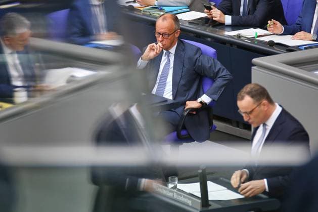 Berlin, Deutschland, 11.06.2026: Deutscher Bundestag: 83. Bundestagssitzung: Bundeskanzler Friedrich Merz (CDU) und Jens Spahn (CDU) *** Berlin, Germany, 11 06 2026 German Bundestag 83 Bundestag session Federal Chancellor Friedrich Merz CDU and Jens Spahn CDU Copyright: xdtsxNachrichtenagenturx dts_122569