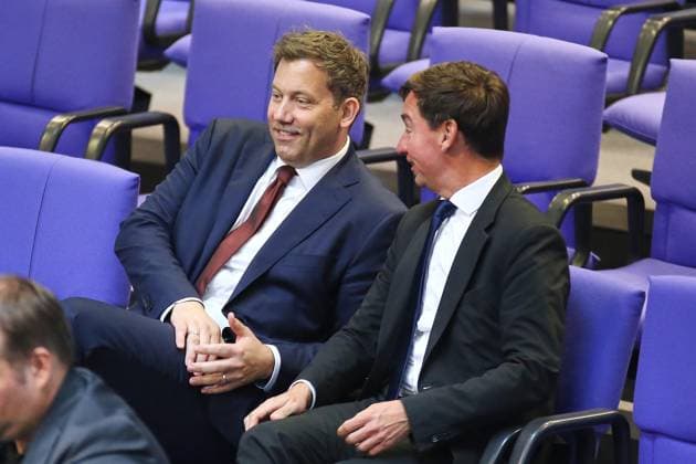 Berlin, Deutschland, 11.06.2026: Deutscher Bundestag: 83. Bundestagssitzung: Bundesminister der Finanzen Lars Klingbeil (SPD), Sebastian Hartmann (SPD) *** Berlin, Germany, 11 06 2026 German Bundestag 83 Bundestag session Federal Minister of Finance Lars Klingbeil SPD , Sebastian Hartmann SPD Copyright: xdtsxNachrichtenagenturx dts_122526